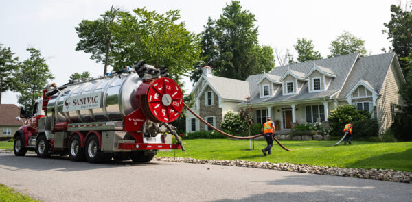Vidange de fosses septiques - Pompage et nettoyage - Maison - Sanivac