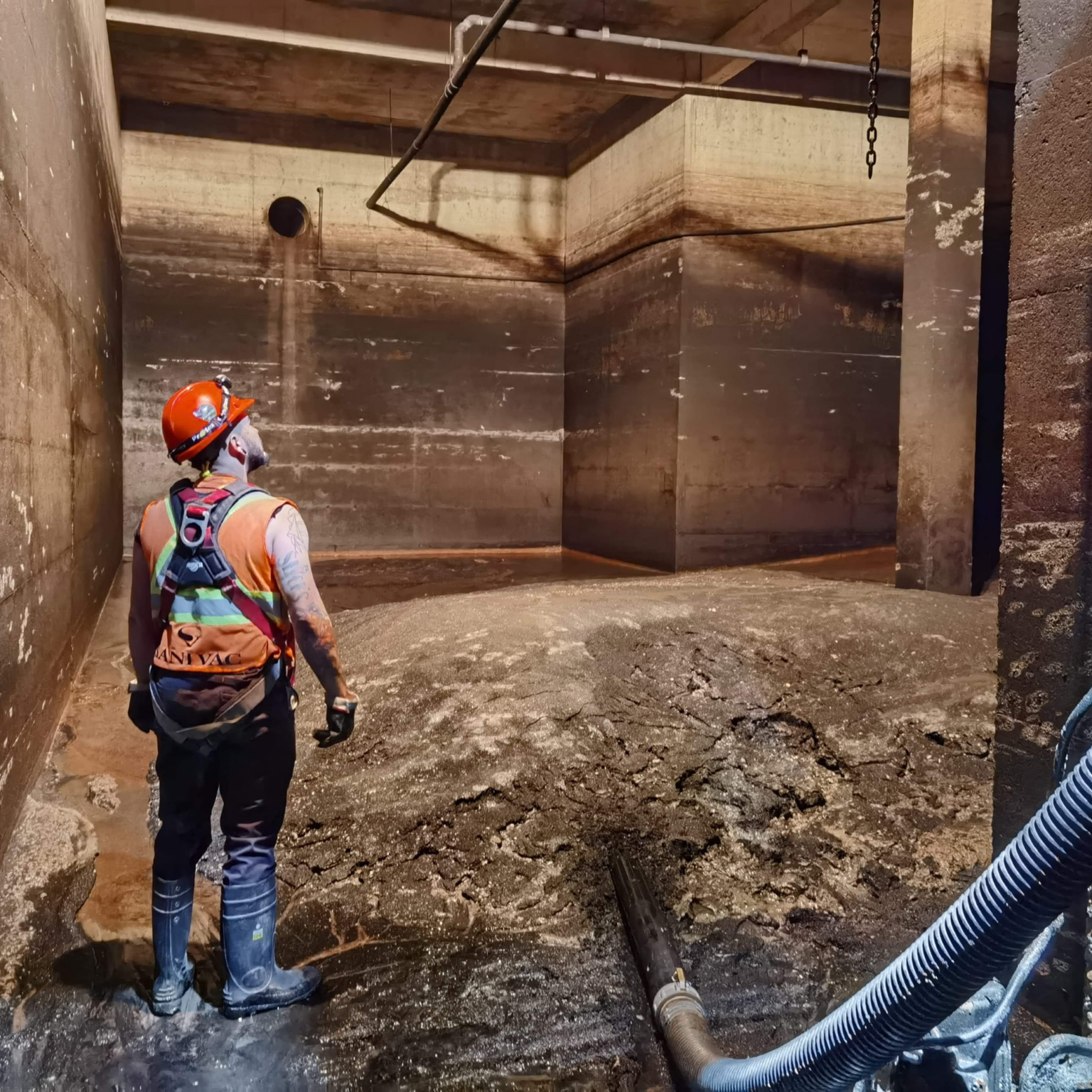 Pompage de bassin - pompage et nettoyage - Sanivac