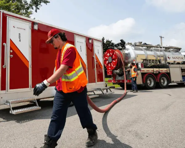 Location de roulottes sanitaires - Toilette construction - Sanivac