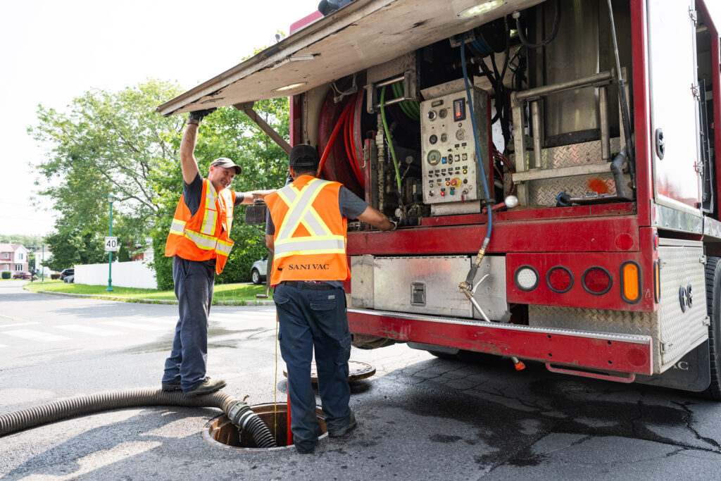 Nettoyage égout - puisard - Pompage et nettoyage - Sanivac