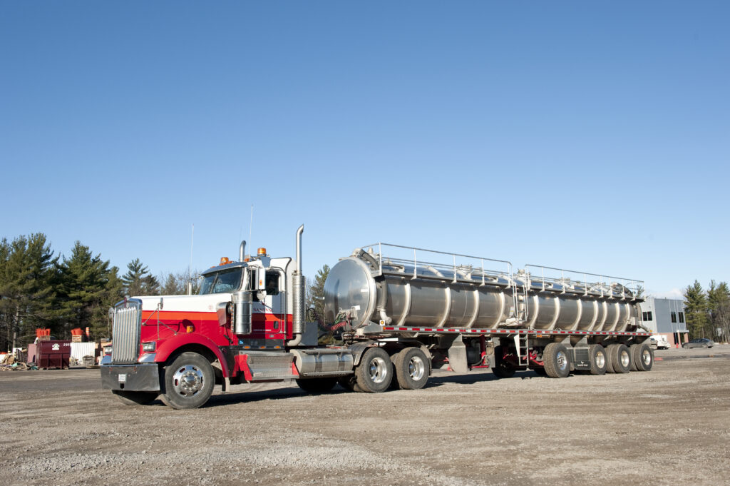 CAMION CITERNE - TRANSPORT & POMPAGE -SANIVAC