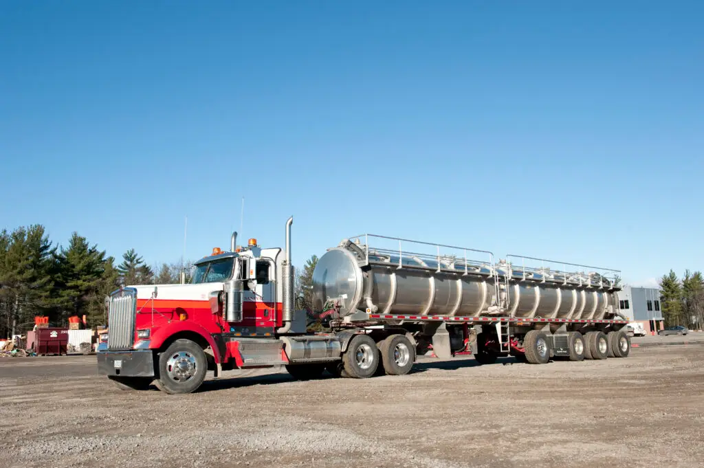 CAMION CITERNE - TRANSPORT & POMPAGE -SANIVAC