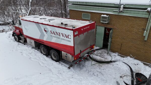 Nous offrons le service d’entretien et de pompage de stations de pompage municipales et résidentielles pour assurer la performance des réseaux d’égout.