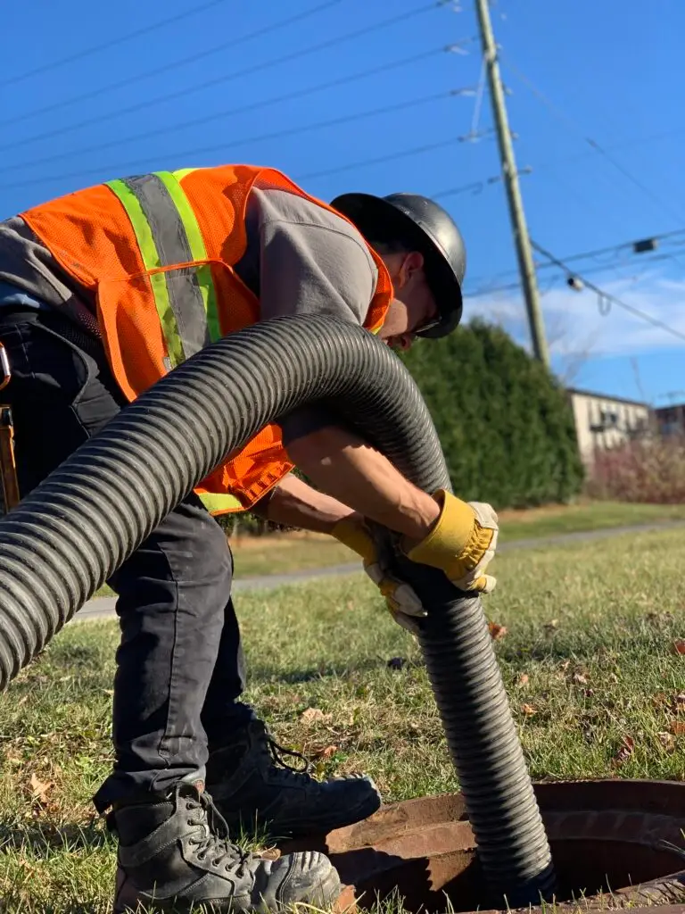 Débouchage d'égout- Pompage et nettoyage - Sanivac