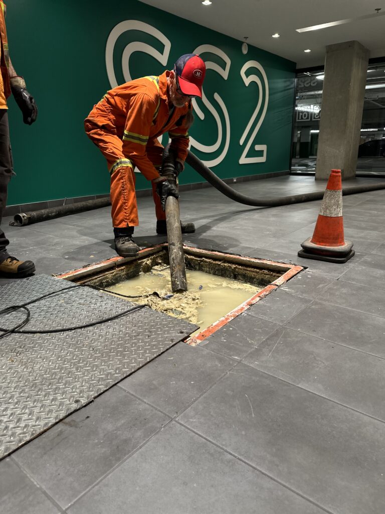 Pompage drain de garages - Sanivac