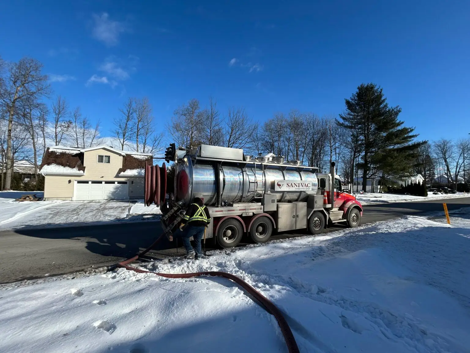 Vidange de fosses septiques - Pompage et nettoyage - Maison - Sanivac